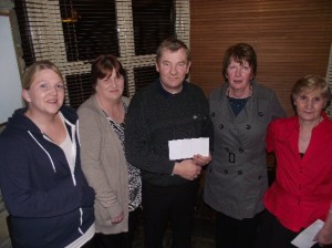 Tricia, Anne & Timmy Sheehan receiving their cheque from Lillian Fitzgerald, Lucky Numbers Committee, and Anna May Sweeney who sold the winning ticket 